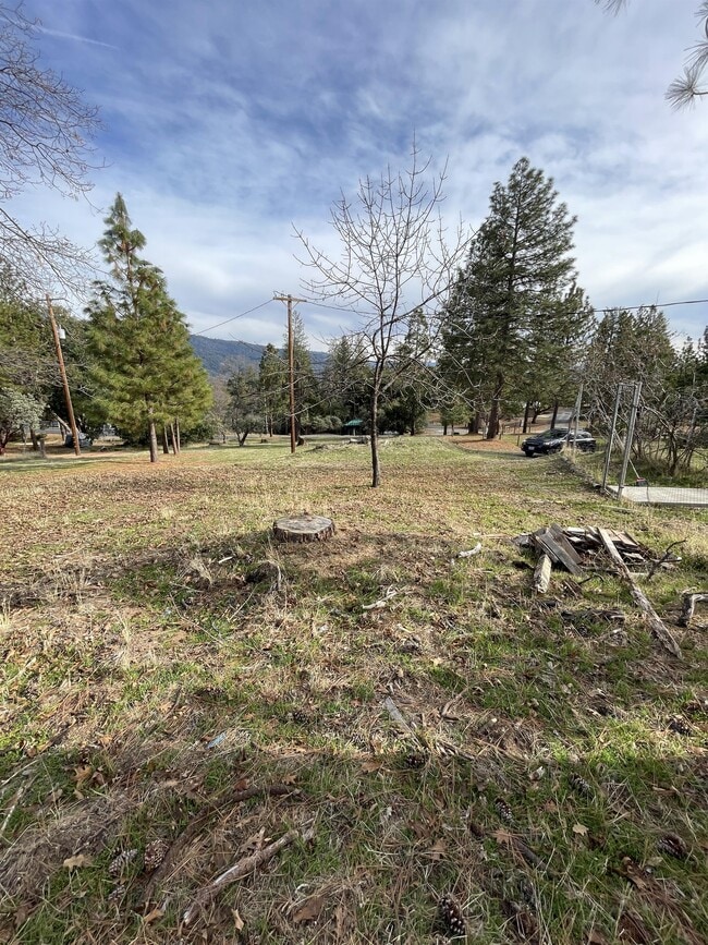 Building Photo - 5979 Meadow Ln