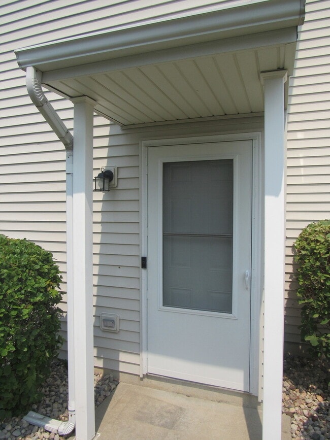 Building Photo - 25200 Faraday Rd
