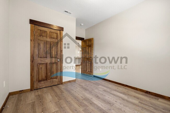 Building Photo - 4 Bedroom 2 Bathroom Home with Attached 2-Car Garage Available in Blanchard!
