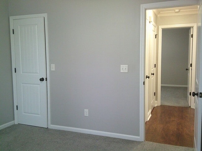 Building Photo - Spacious 3BR Home with Screened Porch, Fenced Backyard & Wired Shop in North Valdosta