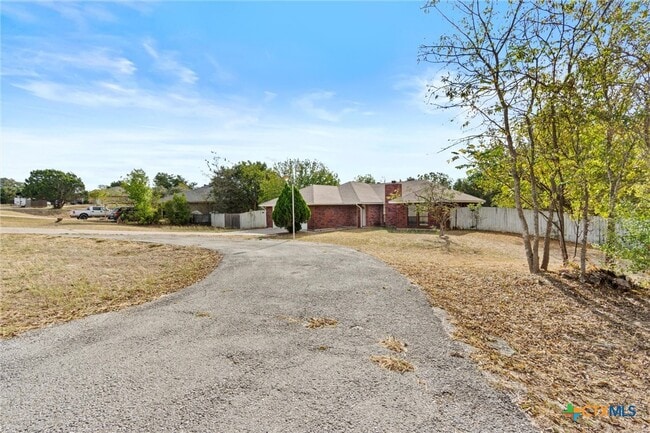 Building Photo - 180 County Rd 4933