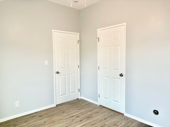 Building Photo - Terrace Ave Triplex- LT