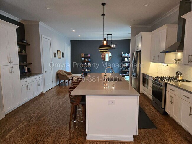 Building Photo - Gorgeous 4 Bedroom Home Near Grant Park!