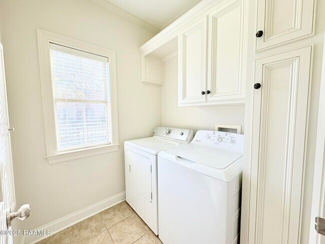 Building Photo - 23 Courtyard Cir