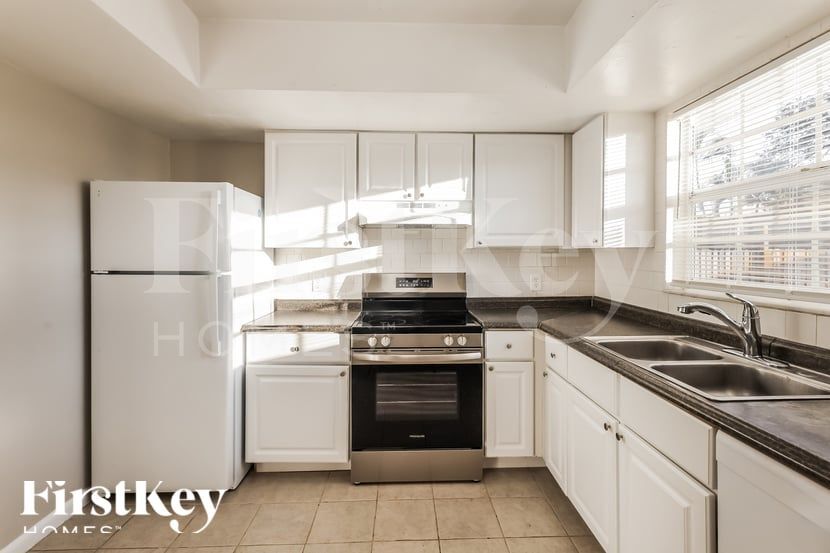 Building Photo - 18525 Sebring Rd