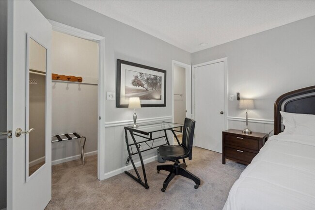 Building Photo - 107 Barbary Ct