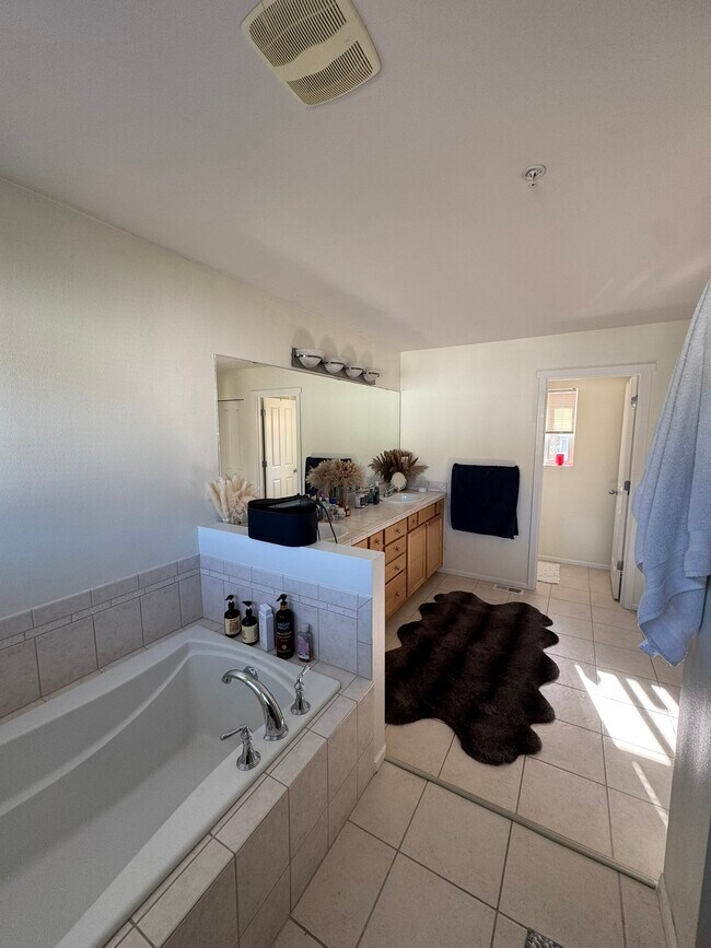 Building Photo - 21915 46th Pl S