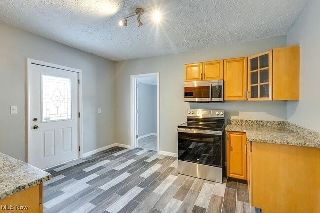 Building Photo - 3 Bedroom 1.5 Bathroom House in Lorain