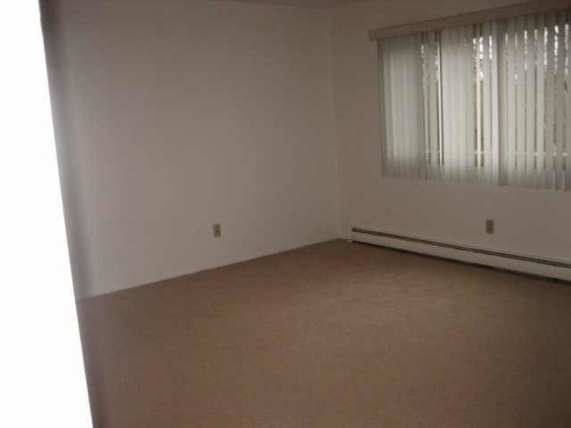 Building Photo - 125 Twin Oaks Dr