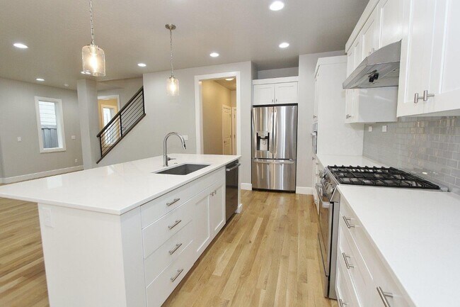 Building Photo - 3468 E Berghan St