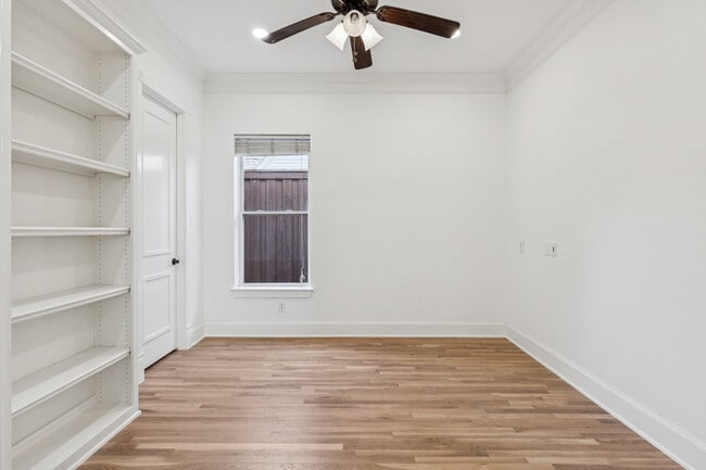 Building Photo - 6139 Belmont Ave