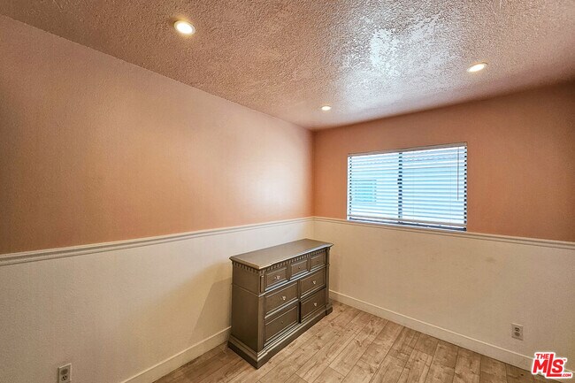 Building Photo - 18130 Oxnard St