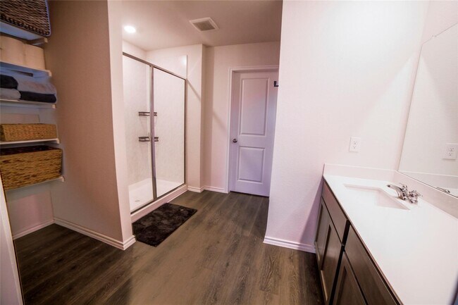 Building Photo - 103 Whirlway Ln