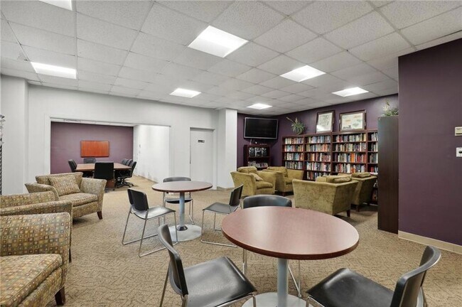 Building Photo - 3060 Pharr Ct N Northwest