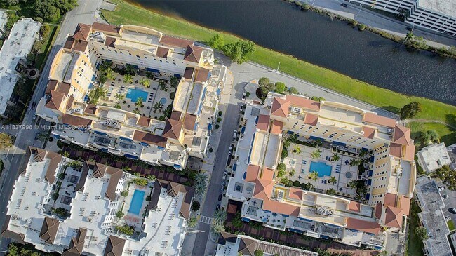 Building Photo - 8395 SW 73rd Ave