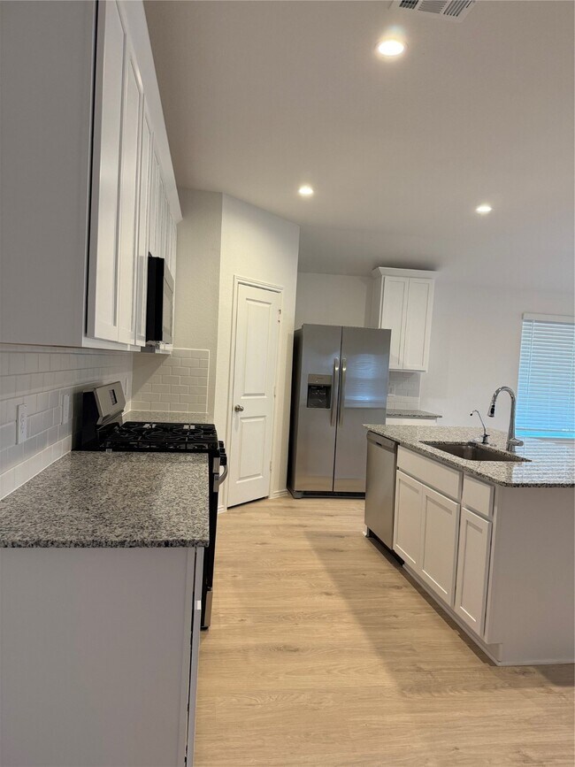 Building Photo - 1602 Cedar Pointe Ct
