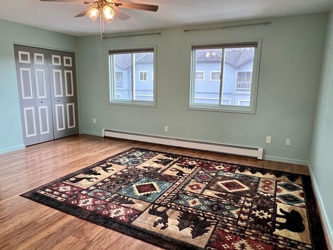 Building Photo - High speed internet included - 3 bedroom townhouse
