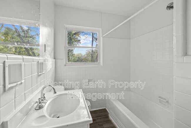 Building Photo - 712 84th St S