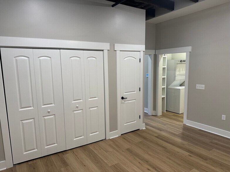 Building Photo - 104 S 4th St