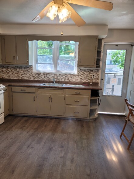 Building Photo - 100 E Park Ave