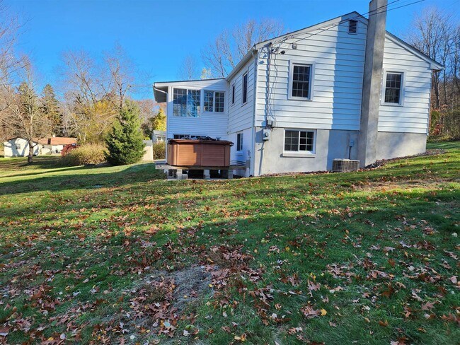 Building Photo - 19 Ridgeview Rd