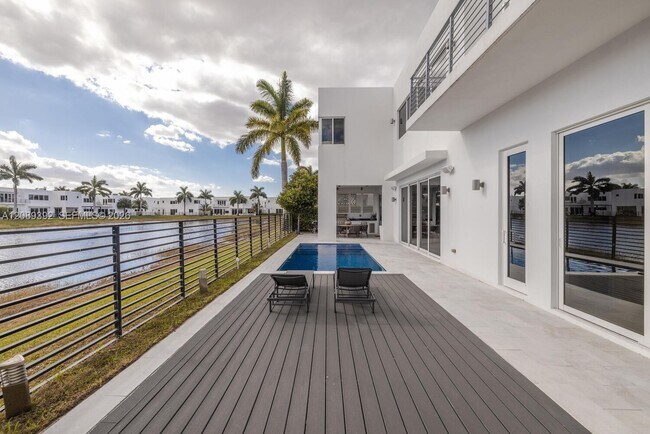 Building Photo - 10250 NW 75th Terrace