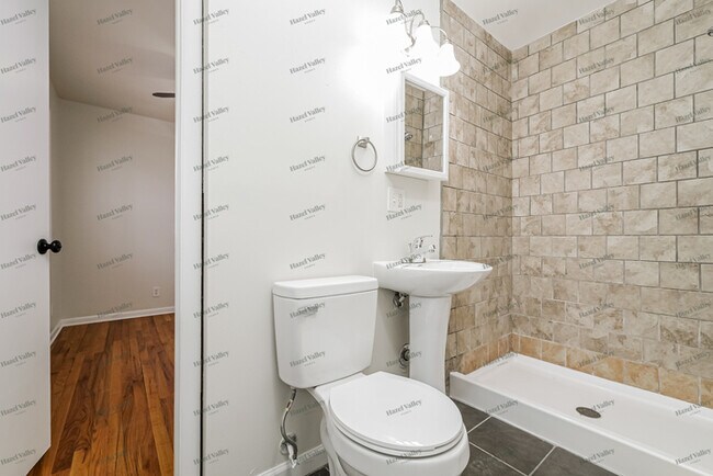 Building Photo - 9410 E 81st St