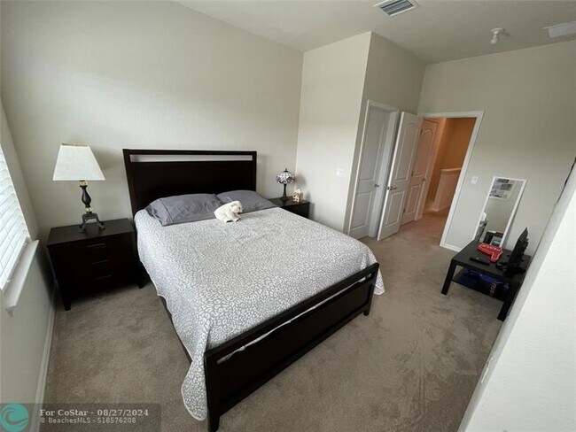 Building Photo - 2127 Appleton Cir S