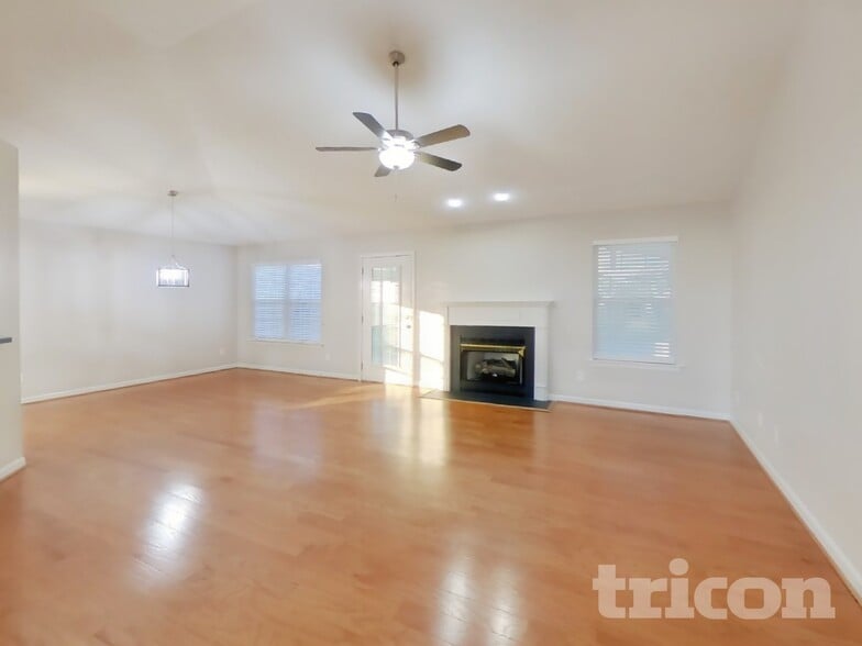 Building Photo - 2103 Academy Way