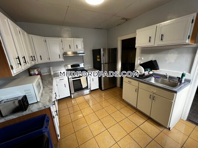 Building Photo - 37 Warner St