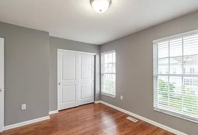 Building Photo - 5587 Bow Falls Blvd