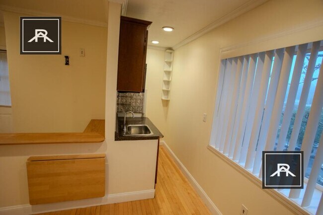 Building Photo - 3 bedroom in Brookline MA 02446