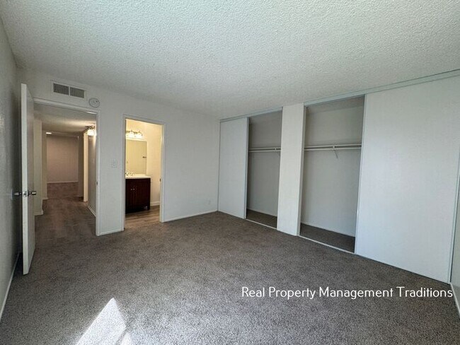 Building Photo - 3 + 2 Condo West Lancaster