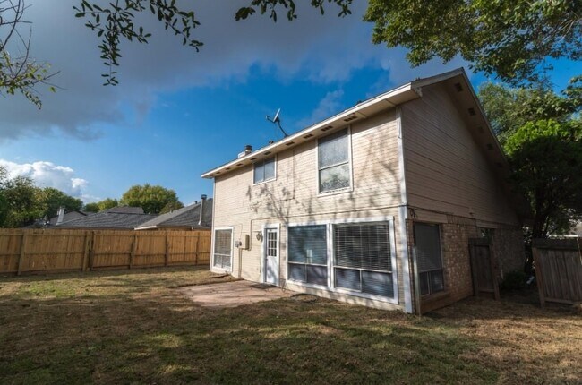 Building Photo - 16007 Sierra Vista Dr