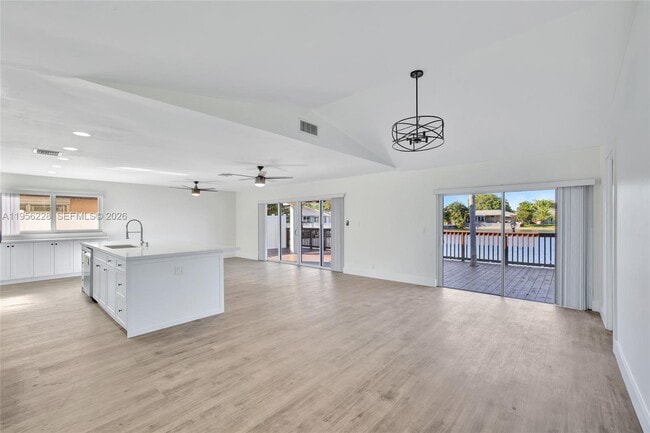 Building Photo - 1911 NW 40th Ct