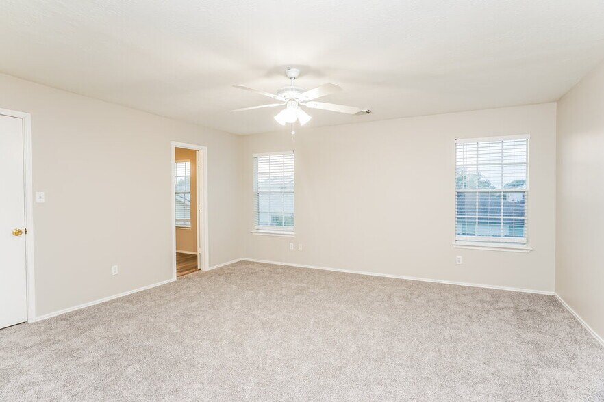 Building Photo - 5827 Clerkenwell Dr