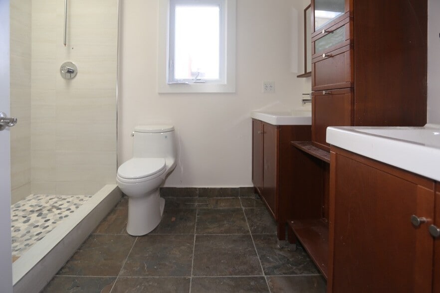 Building Photo - 1637 N Clybourn Ave