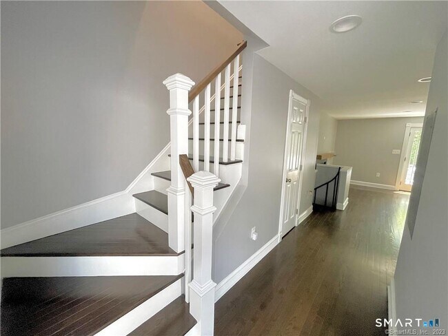 Building Photo - 35 Seaside Ave