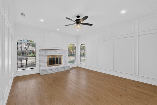 Building Photo - Beautifully Renovated Home In Carrollton Ready For Move-in