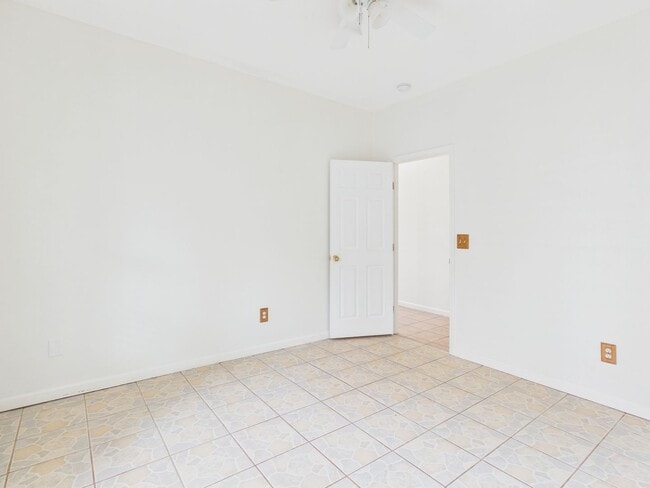 Building Photo - Nice 3 bedroom Duplex Rental