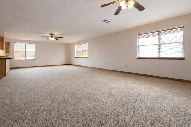 Building Photo - 925 Clubside Dr