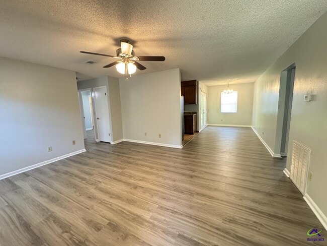 Building Photo - 120 Springwood Dr