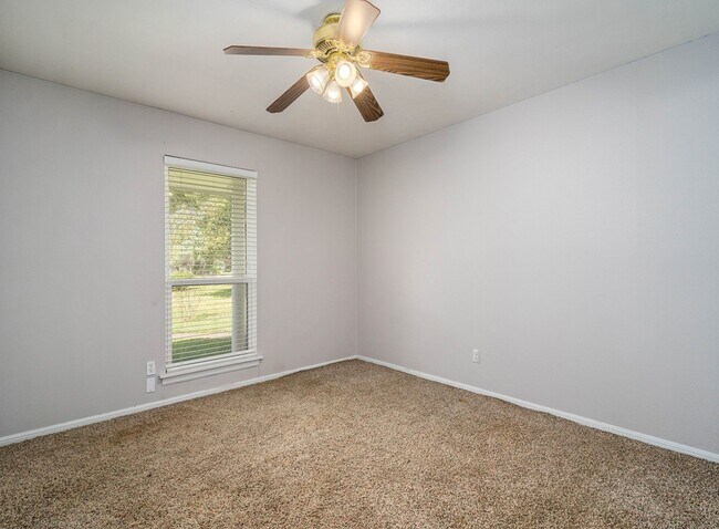 Building Photo - 226 Pecan Dr