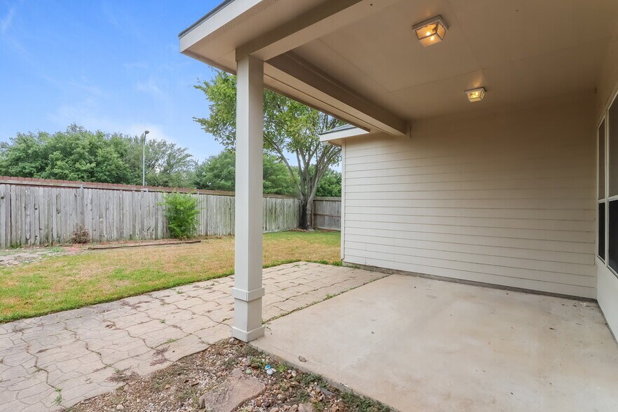 Building Photo - 17307 Misty Cross Dr