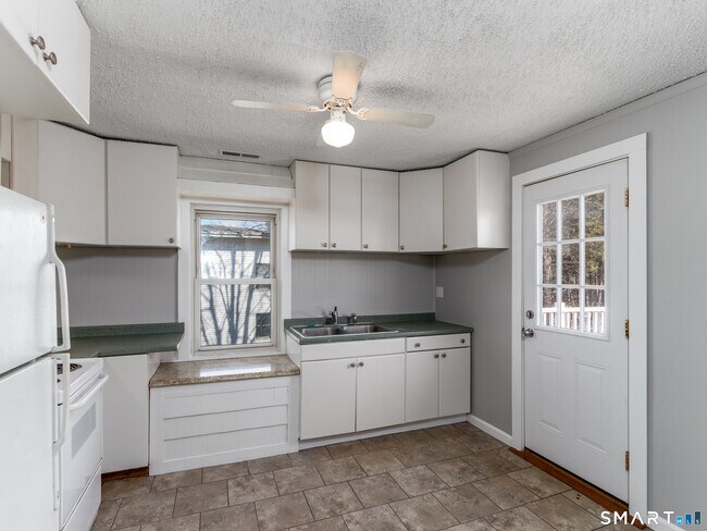 Building Photo - 969 S Main St