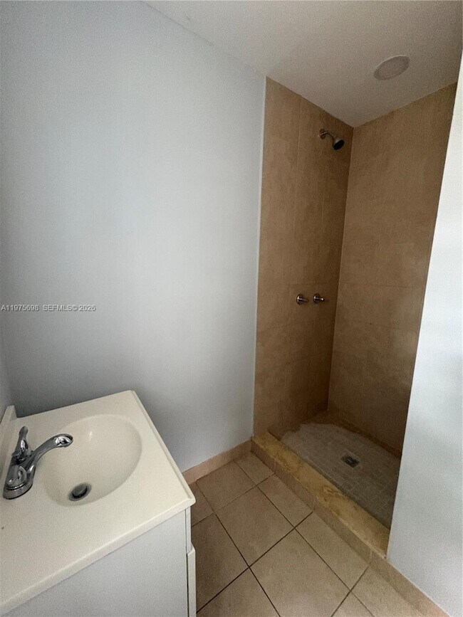 Building Photo - 3600 SW 32 Ave