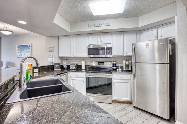 Building Photo - Oceanview Retreat at the Beach