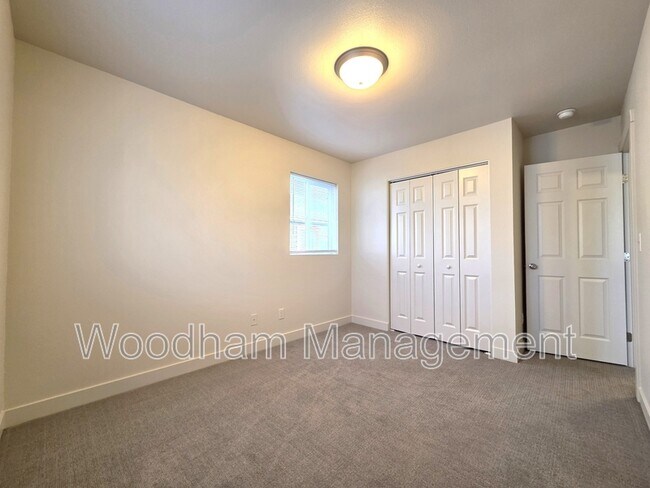 Building Photo - 1759 W Kagy Blvd