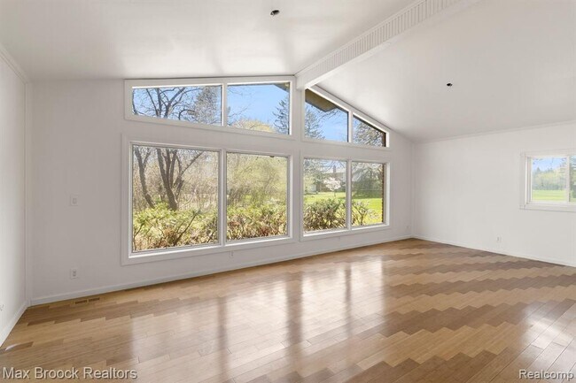 Building Photo - 6207 Nicholas Dr