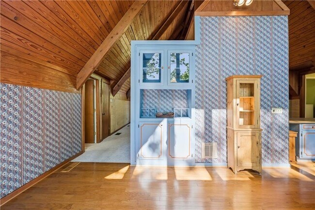 Building Photo - 114 Cherokee Dr S